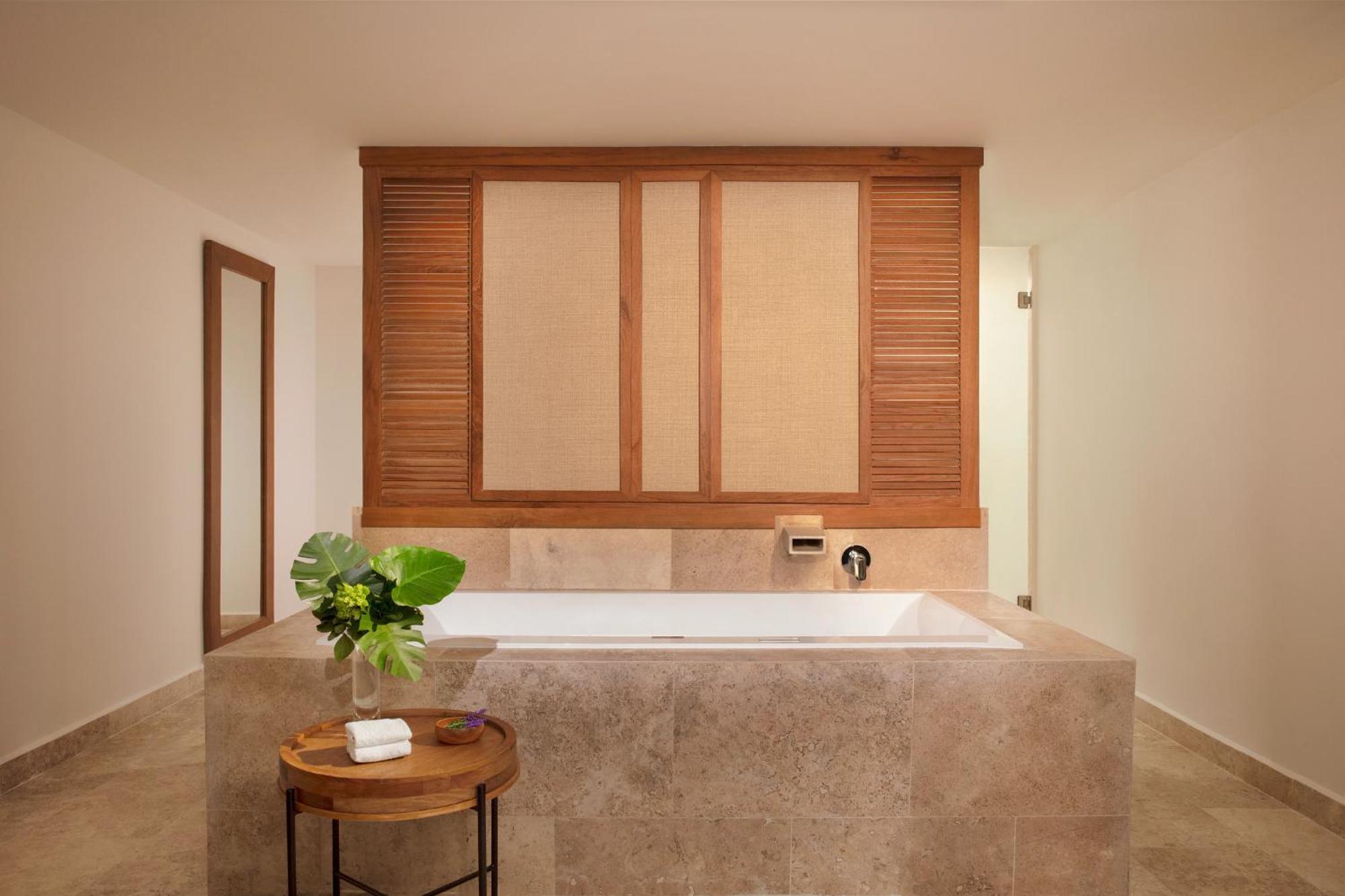 Suite Master con cama extragrande y vistas al mar